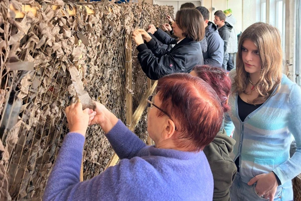 Здобувачі ЦНТУ долучились до плетіння маскувальних сіток