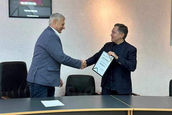 Партнерство заради майбутнього: представники АТ КБ «ПриватБанк» вручили університету сертифікат на 200 тисяч гривень